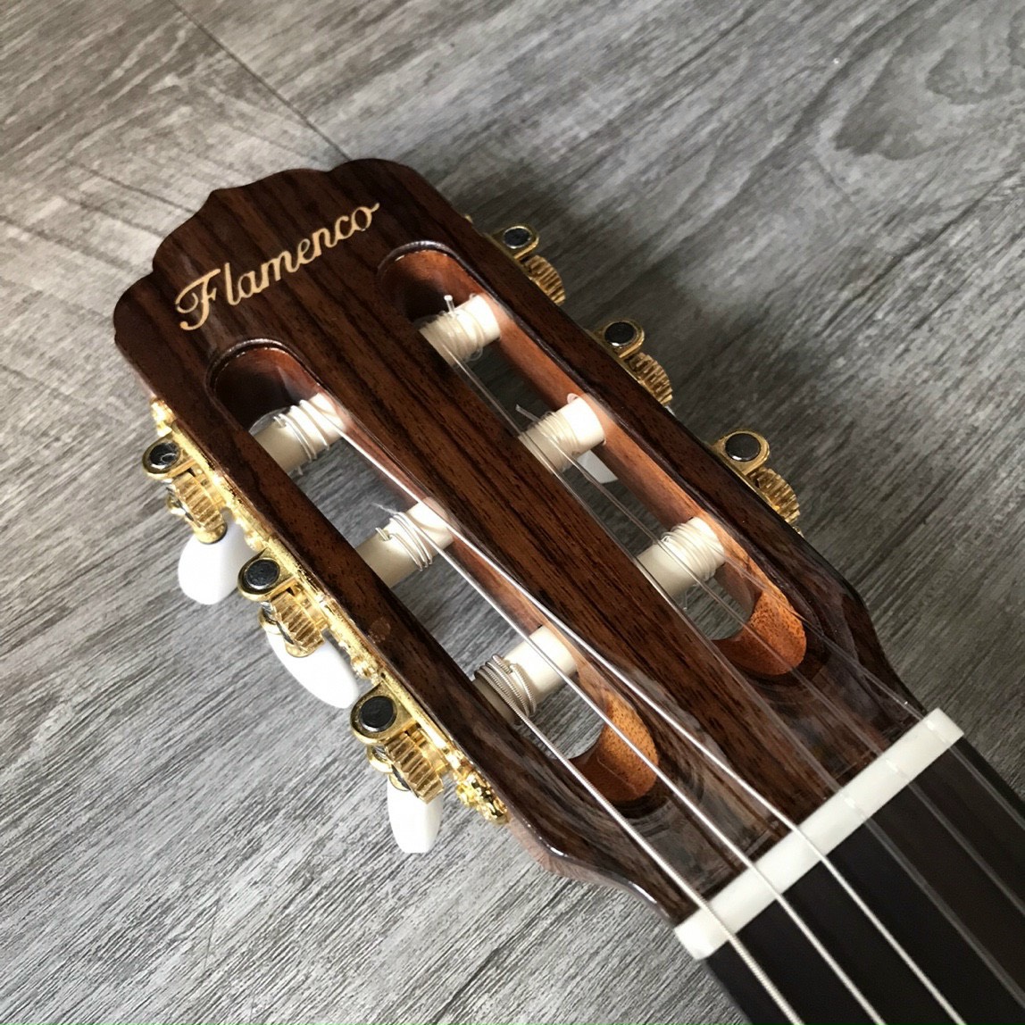 thuong-hieu-dan-guitar-flamenco