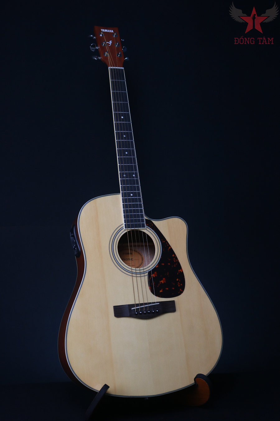 dan-guitar-acoustic-yamaha-fx-370c