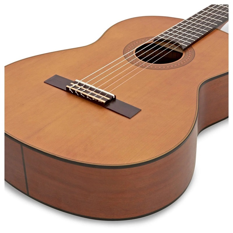 dan-guitar-classic-yamaha-cg102-can-dan-va-do-rong-luoc-dan