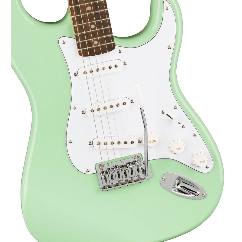 dan-guitar-dien-squier-affinity-stratocaster-sss-laurel-fingerboard-mau-xanh-mint-mat-top-nghieng-pickup