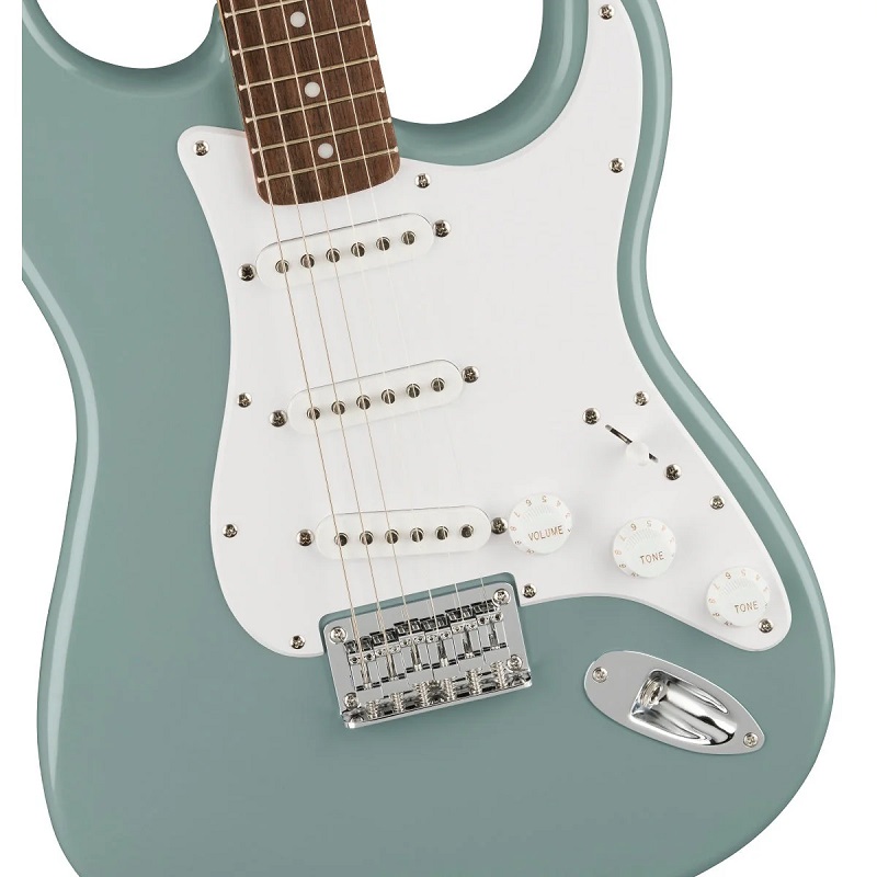 dan-guitar-dien-squier-bullet-stratocaster-ht-sss-laurel-fingerboard-mau-xam-mat-nghieng-pickup1