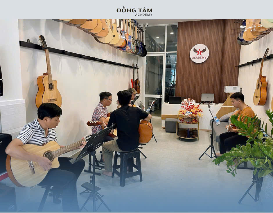 dia-chi-day-dan-guitar-uy-tin-tan-phu-tai-dong-tam-academy