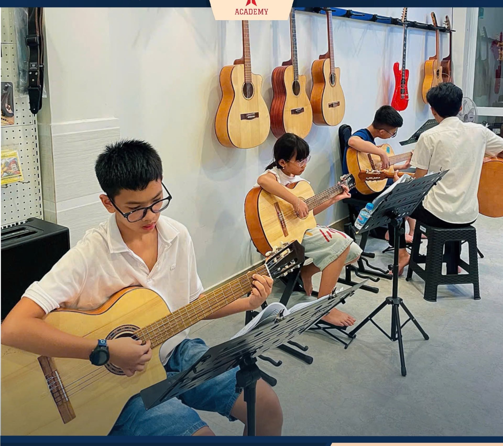 hoc-guitar-o-dong-tam-academy