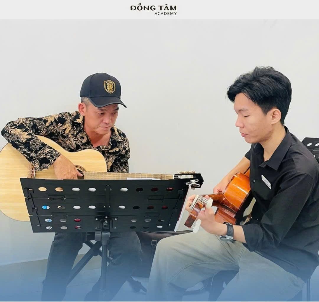khoa-hoc-guitar-cap-toc-cho-nguoi-di-lam-tai-da-nang-