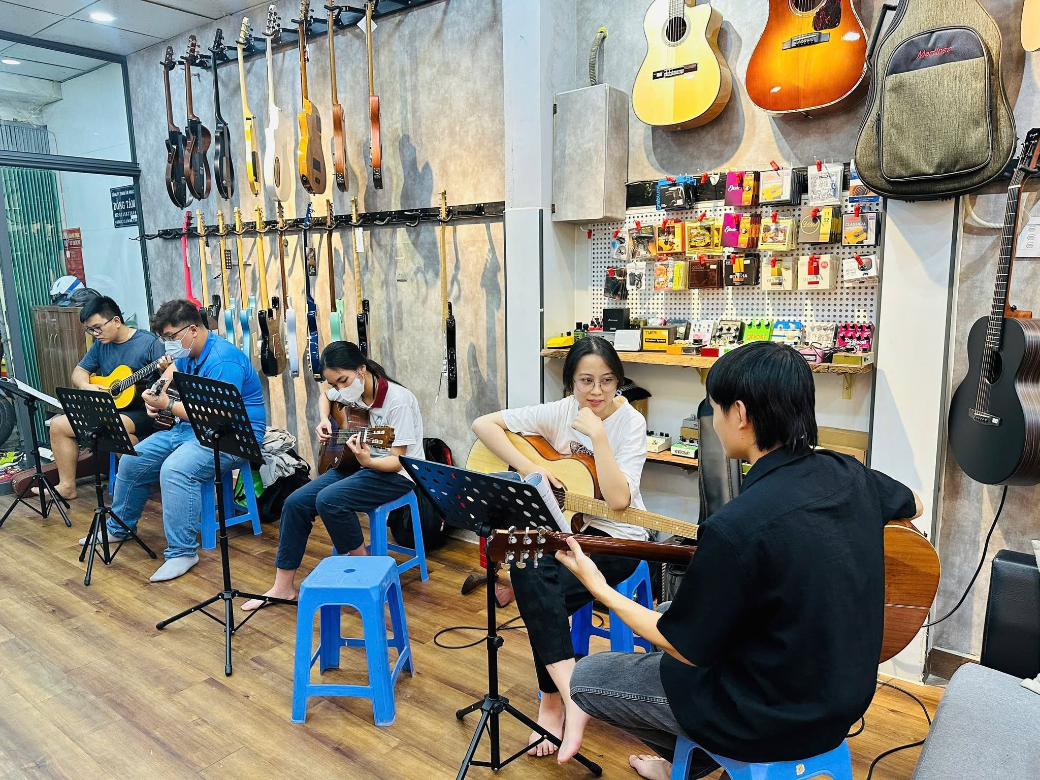Trung tâm dạy Guitar quận Hải Châu đầu tư cơ sở vật chất đầy đủ