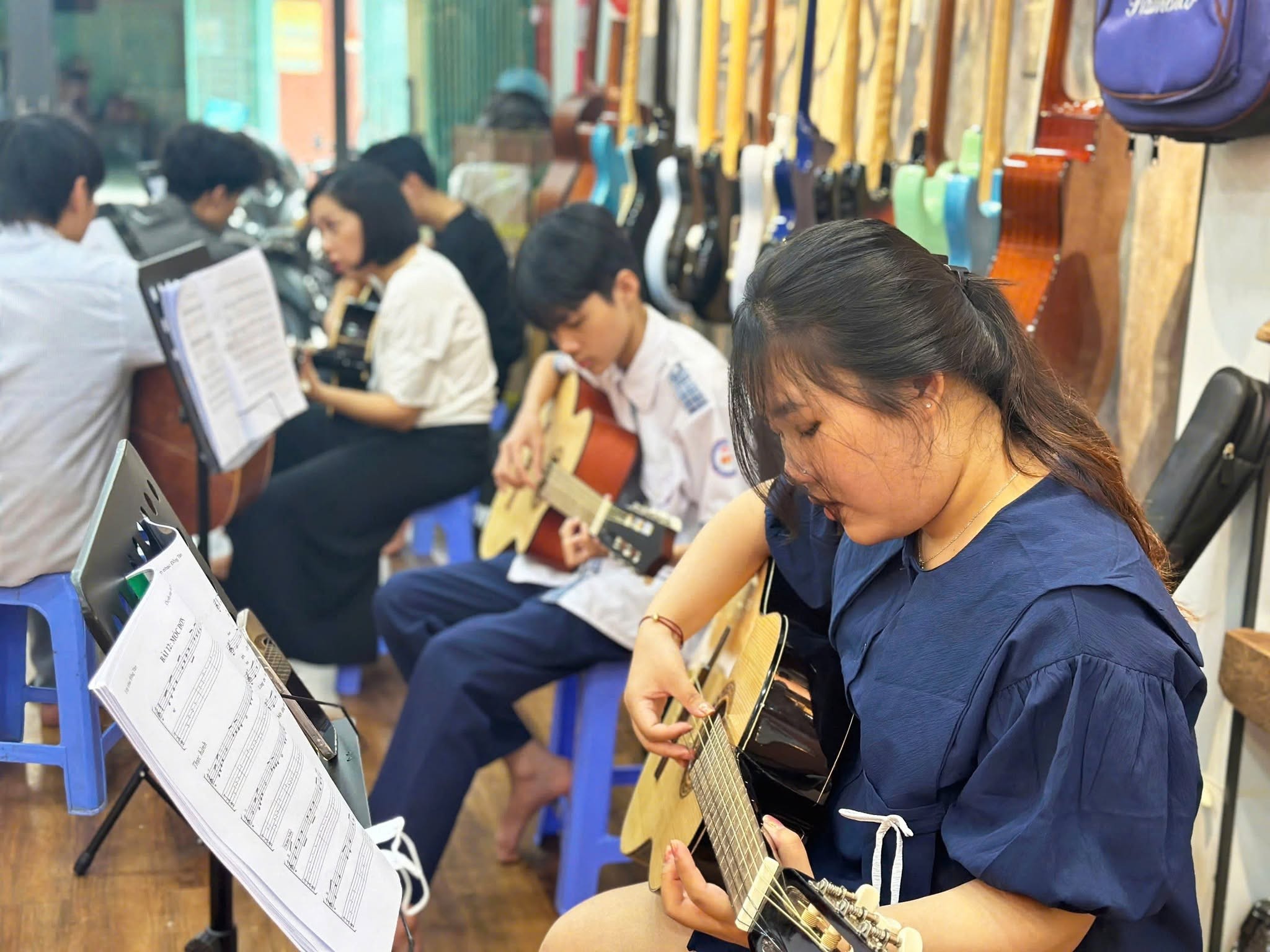 trung-tam-day-guitar-quan-hai-chau-voi-khoa-hoc-danh-cho-sinh-vien