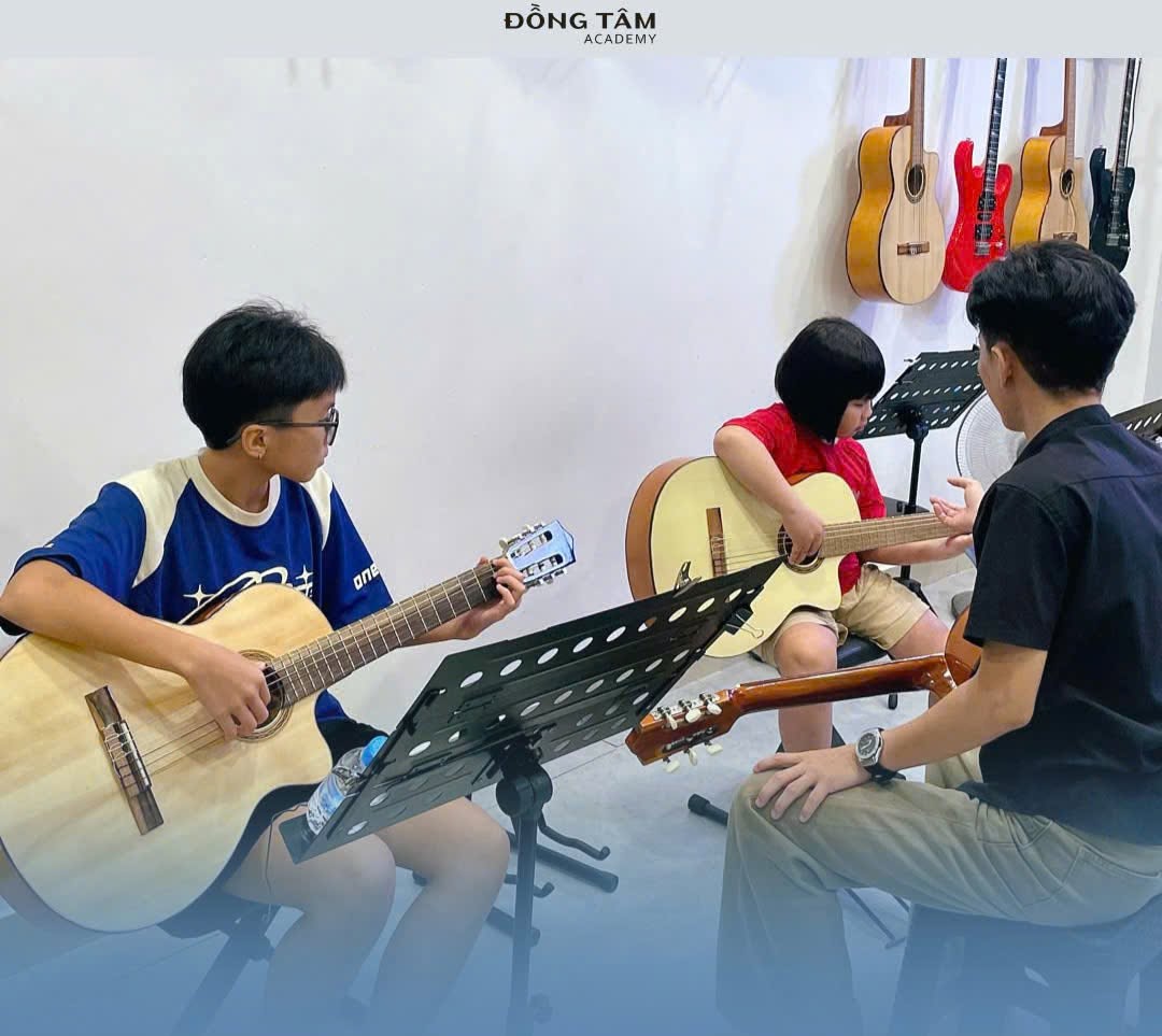 lop-hoc-guitar-quan-hai-chau-danh-cho-tre-em