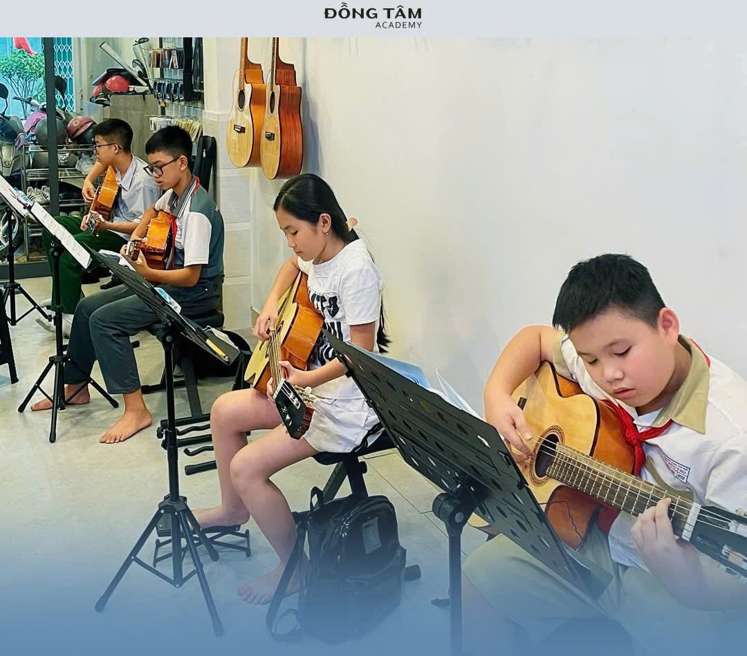 lop-hoc-guitar-quan-hai-chau-voi-lich-hoc-linh-hoat-danh-cho-tre-em