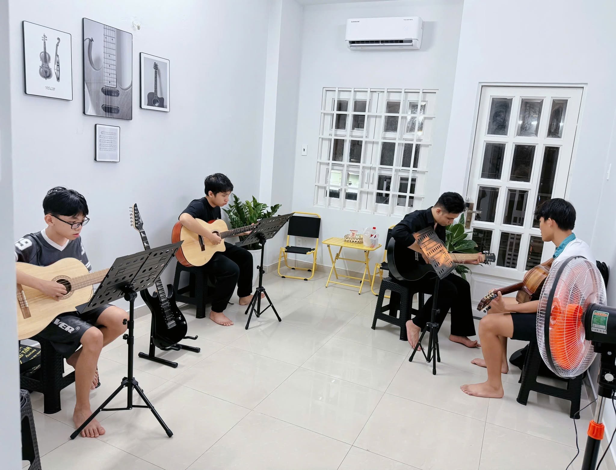 lop-hoc-guitar-quan-hai-chau-danh-cho-hoc-sinh-sinh-vien