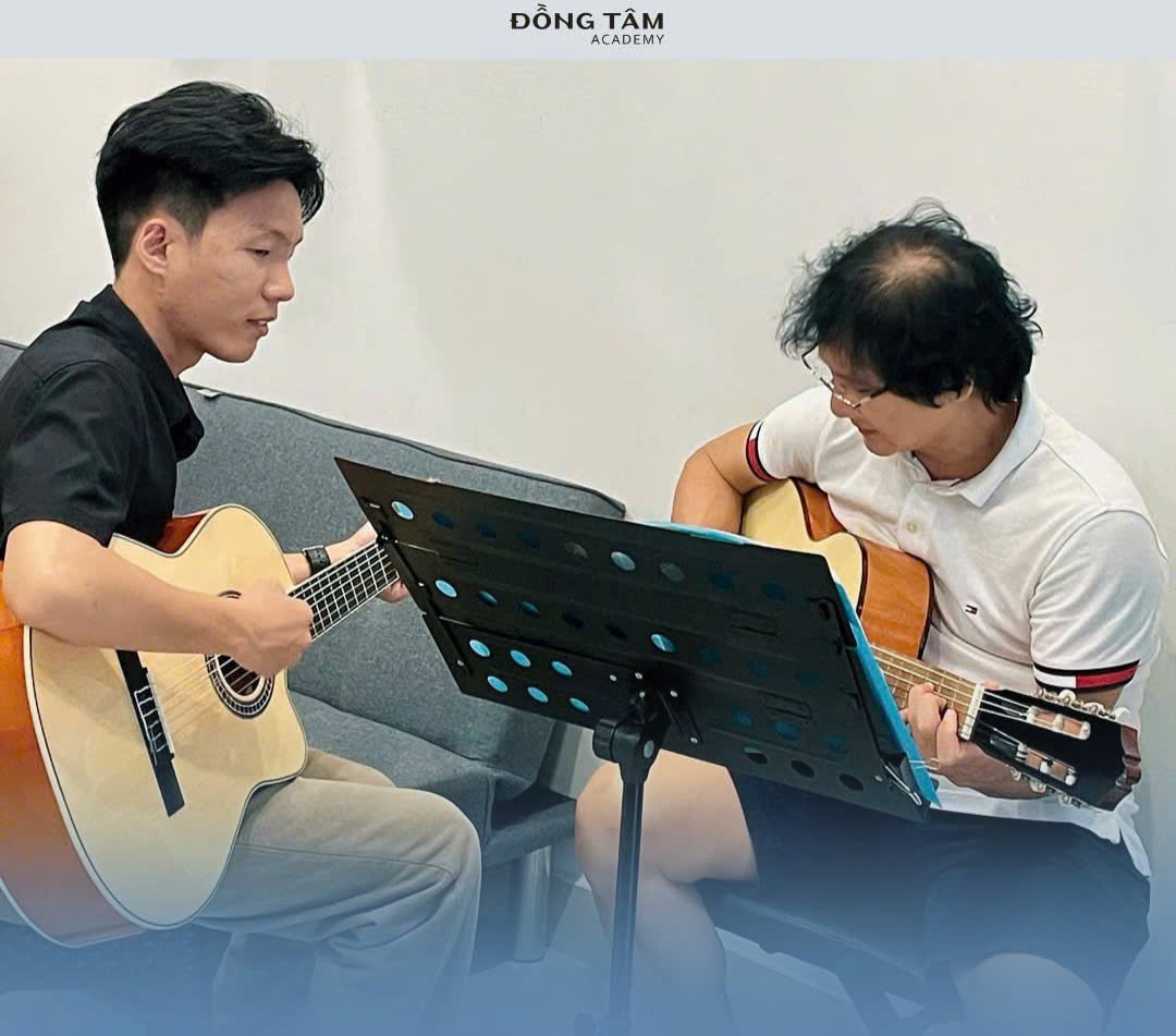 lop-hoc-guitar-quan-hai-chau-danh-cho-nguoi-di-lam-va-nguoi-lon