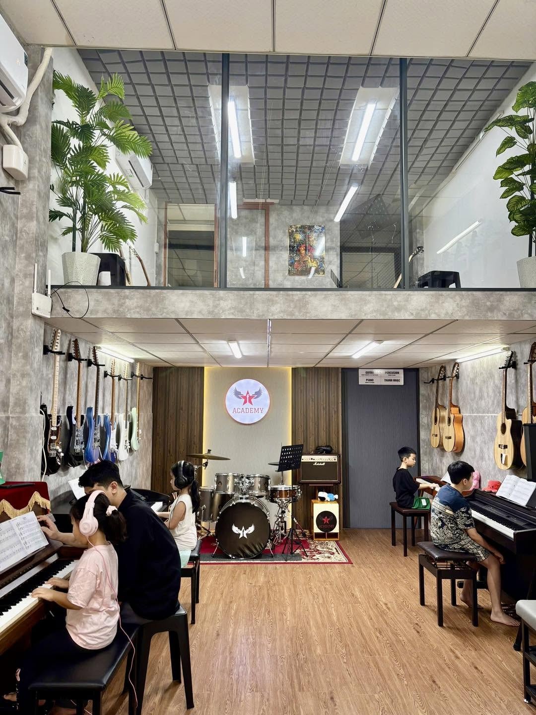 trang-bi-day-du-dan-piano-va-thiet-bi-ho-tro-hoc-tap