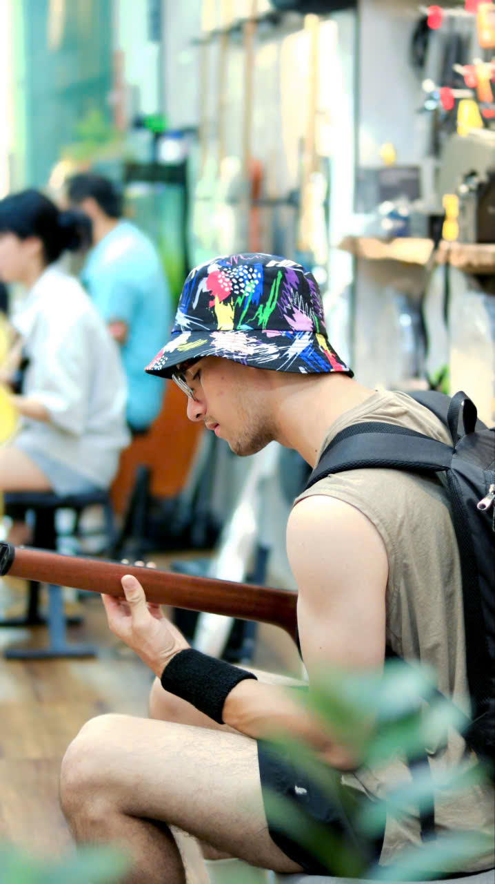 shop-dan-quan-tan-phu-tai-dong-tam-cho-phep-khach-hang-truc-tiep-thu-dan