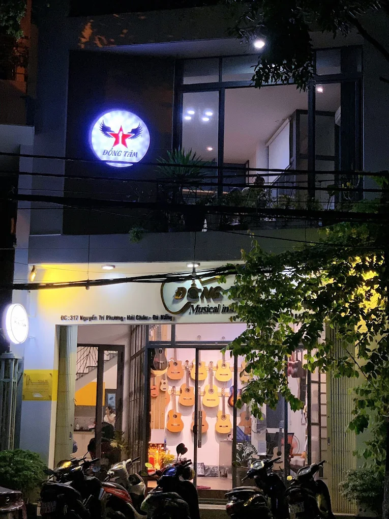 shop-dan-guitar-da-nang-tai-vi-tri-trung-tam-giup-khach-hang-de-dang-tiep-can