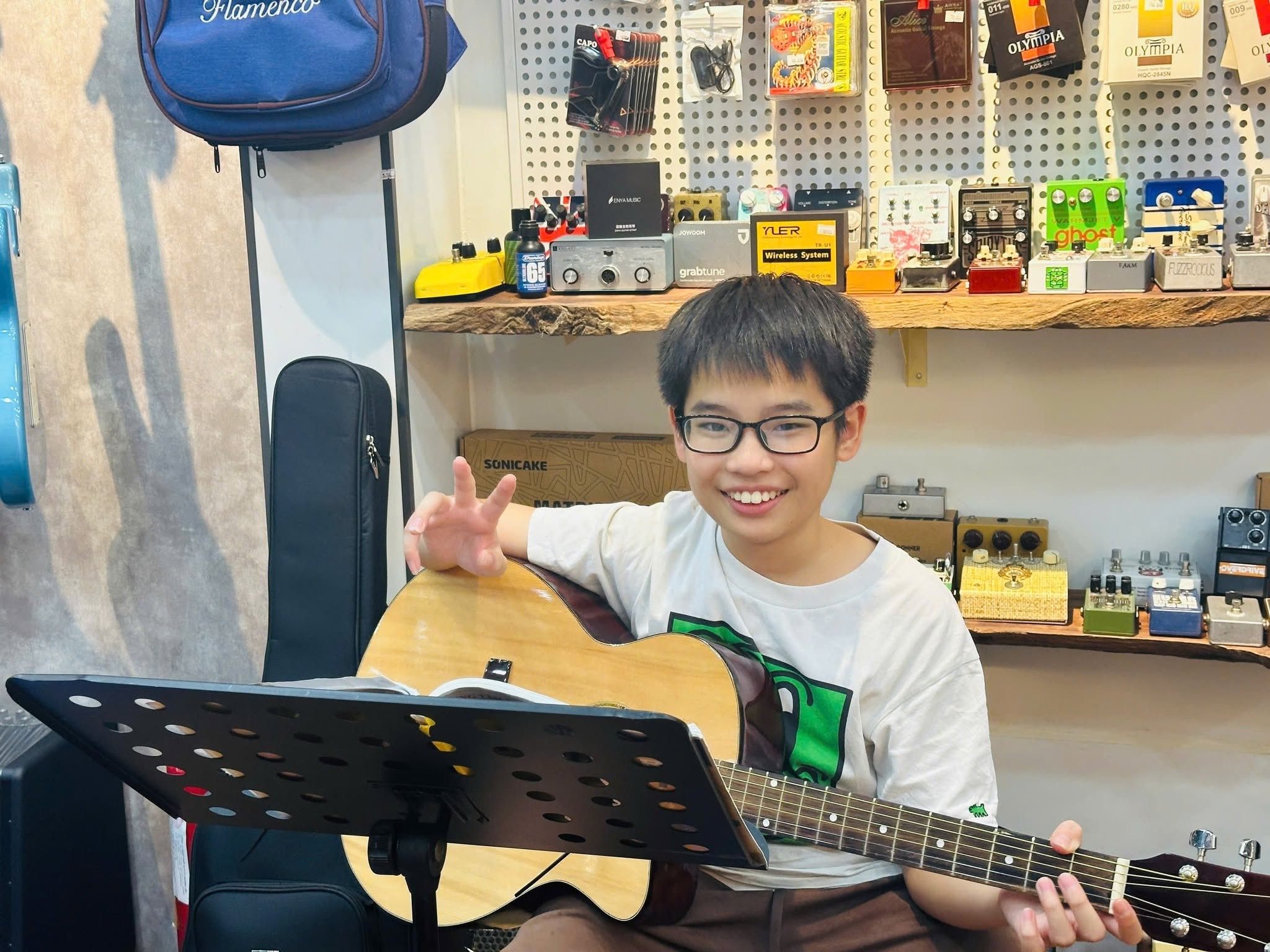 moi-truong-guitar-tan-binh-nang-dong-giup-tre-yeu-thich-viec-hoc