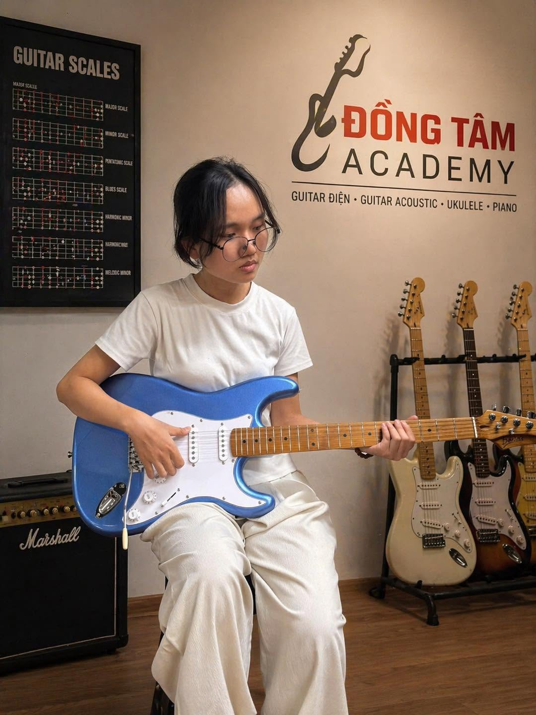 hoc-guitar-dien-tai-tan-binh