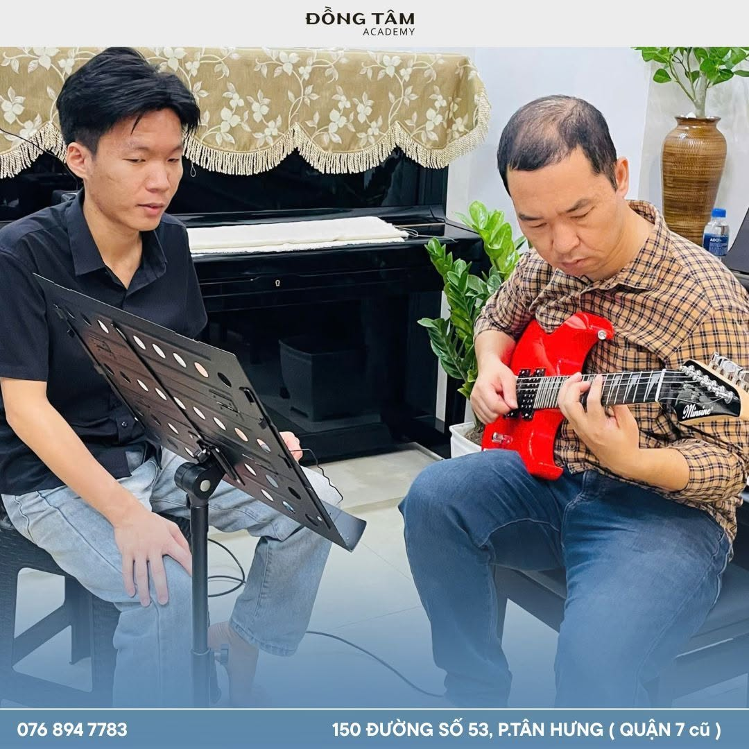 giao-vien-day-guitar-dien-tai-tan-binh
