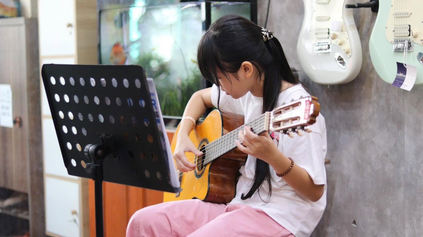 lop-hoc-piano-cho-tre-em-quan-tan-binh