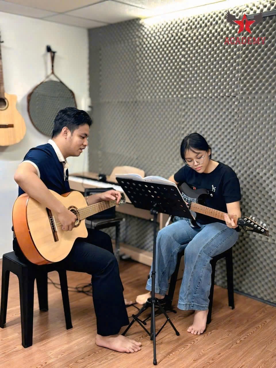 moi-truong-hoc-guitar-dien-tai-tan-binh-nang-dong-giup-sinh-vien-phat-trien-toan-dien