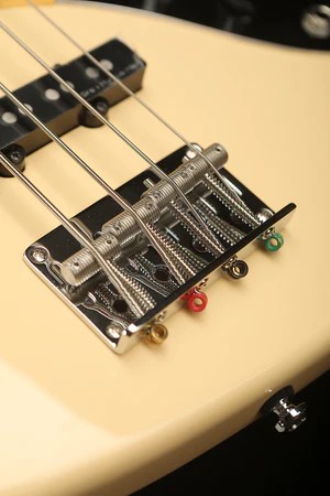 phan-cung-cao-cap-tren-sire-marcus-miller-v524-ss