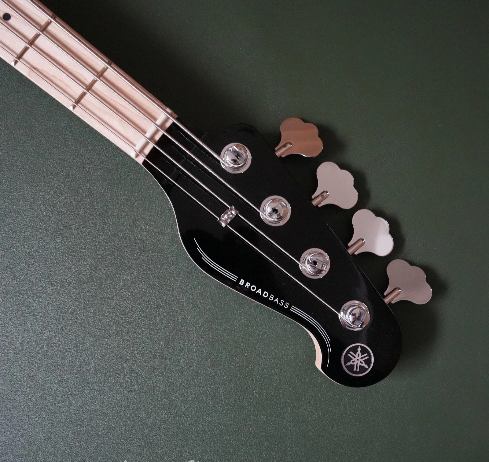 bo-khoa-lightweight-open-gear-tren-dan-guitar-bass-yamaha-bb434m-ss-maple-fingerboard--4-strings