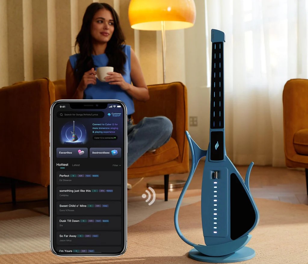 kha-nang-ket-noi-da-dang-cua-dan-guitar-enya-cyberg-luo-tianyi