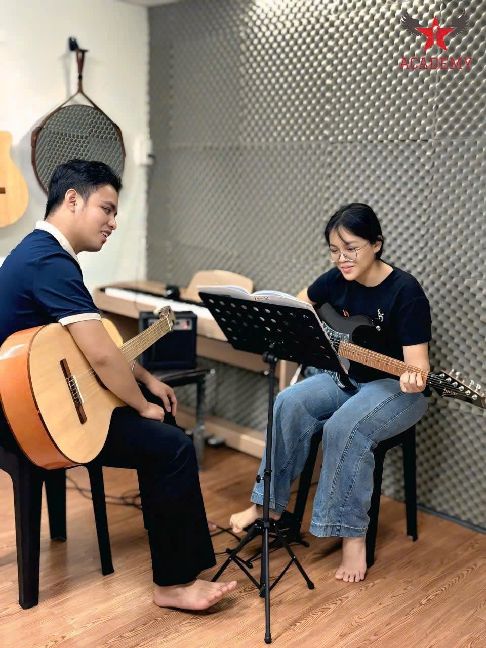 khoa-hoc-guitar-dien-tai-dong-tam-academy-hien-dai-va-thuc-te