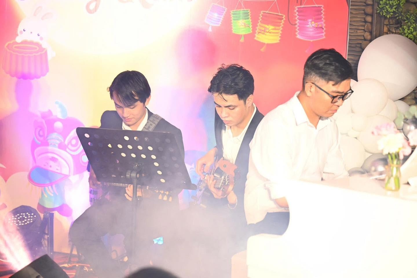 dong-tam-academy-thuong-xuyen-to-chuc-cac-show-thuc-te-danh-cho-hoc-vien-guitar-quan-tan-binh