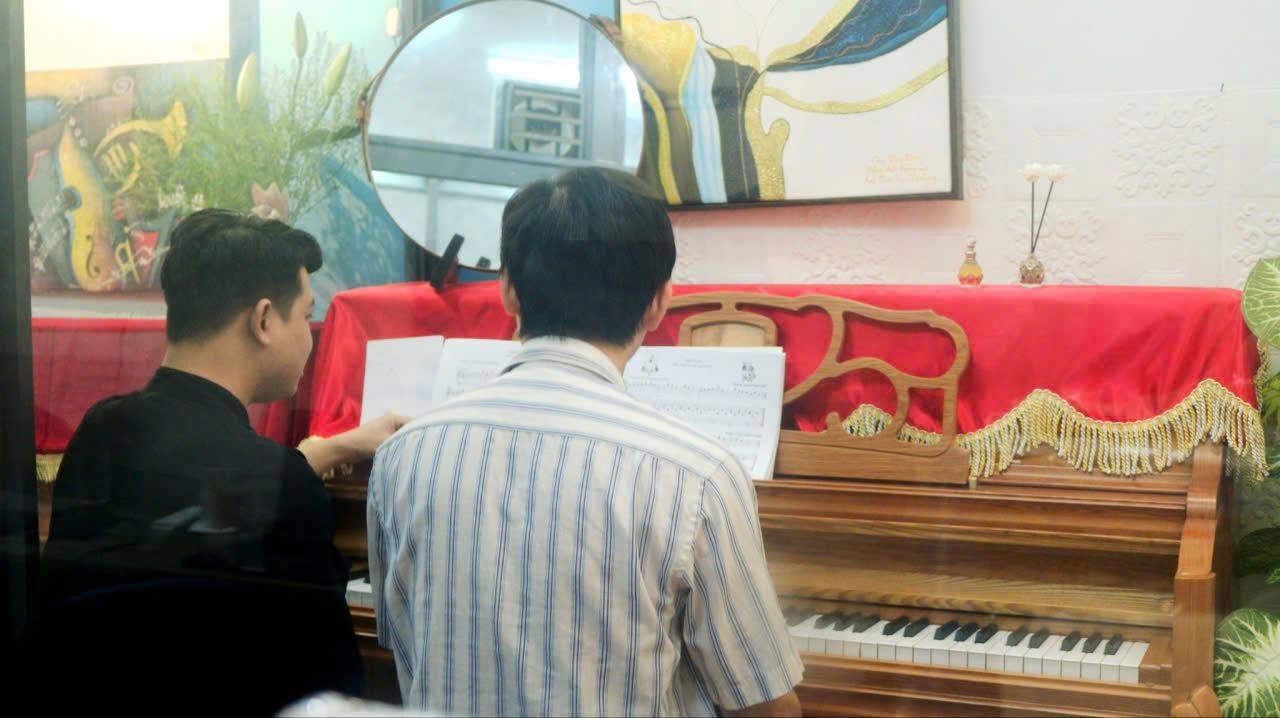 hoc-piano-quan-tan-binh-cap-toc-danh-cho-nguoi-lon-ban-ron