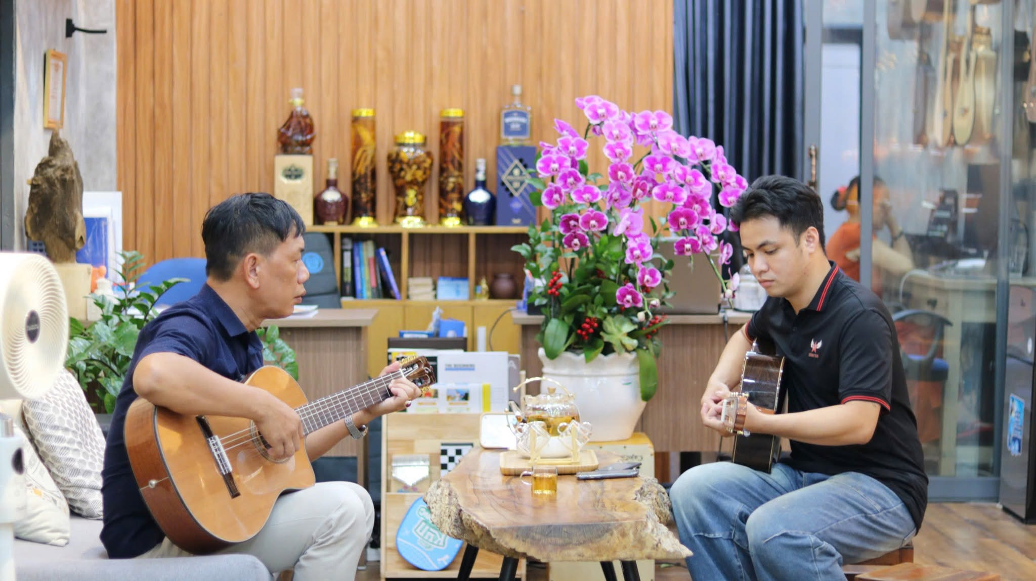 mua-guitar-uy-tin-quan-tan-phu