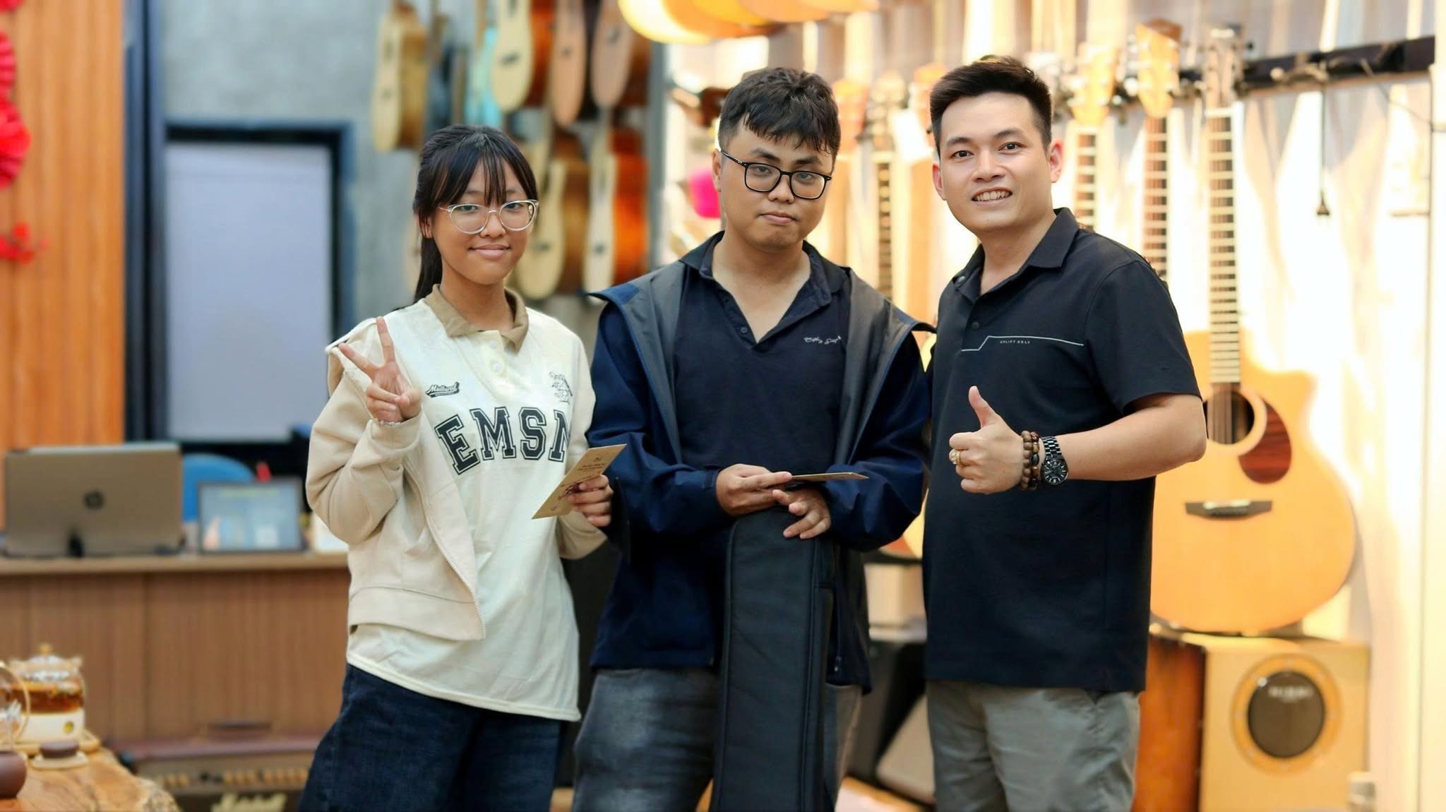 shop-dan-guitar-dong-tam-da-nang-giup-ban-chon-dung-cay-dan-ngay-tu-dau