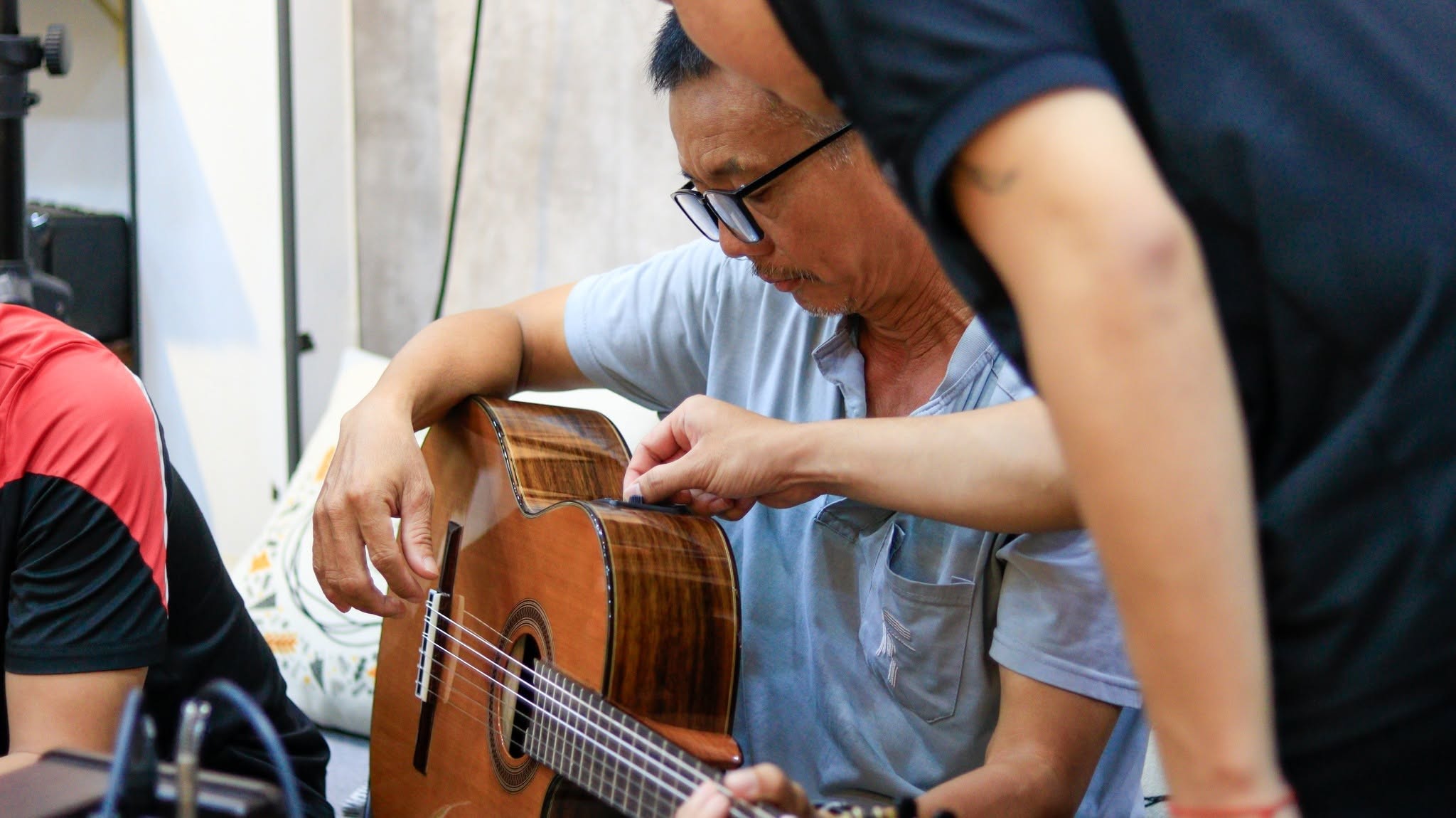 shop-dan-guitar-dong-tam-da-nang-xay-dung-uy-tin-bang-chat-luong-san-pham-va-dich-vu-tan-tam
