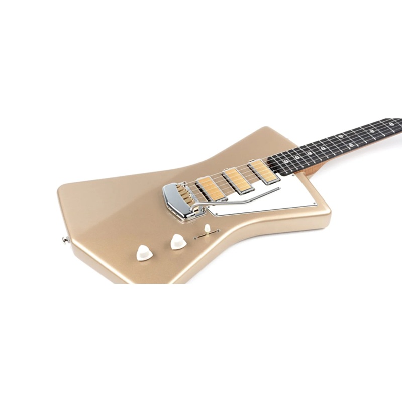 dan-guitar-dien-ernie-ball-music-man-st-vincent-goldie-mat-top