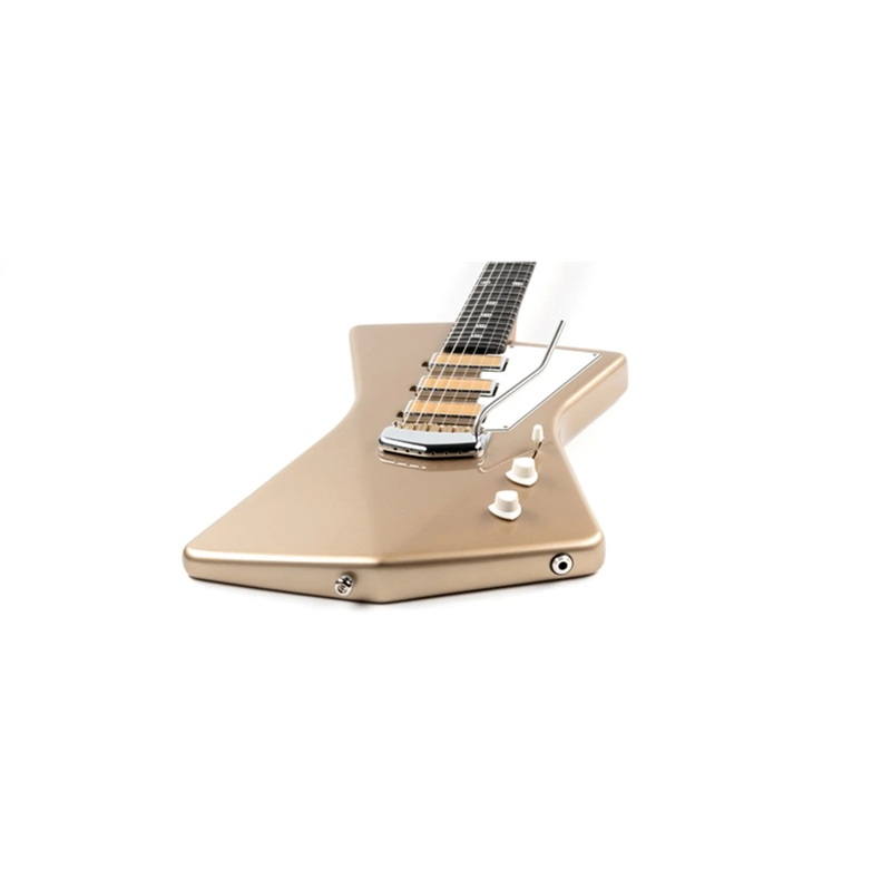 dan-guitar-dien-ernie-ball-music-man-st-vincent-goldie-than-dan