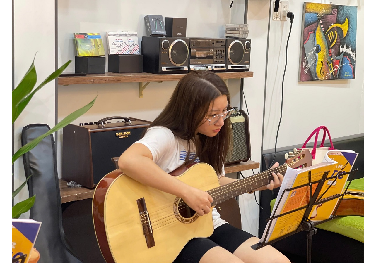 day-guitar-quan-phu-nhuan