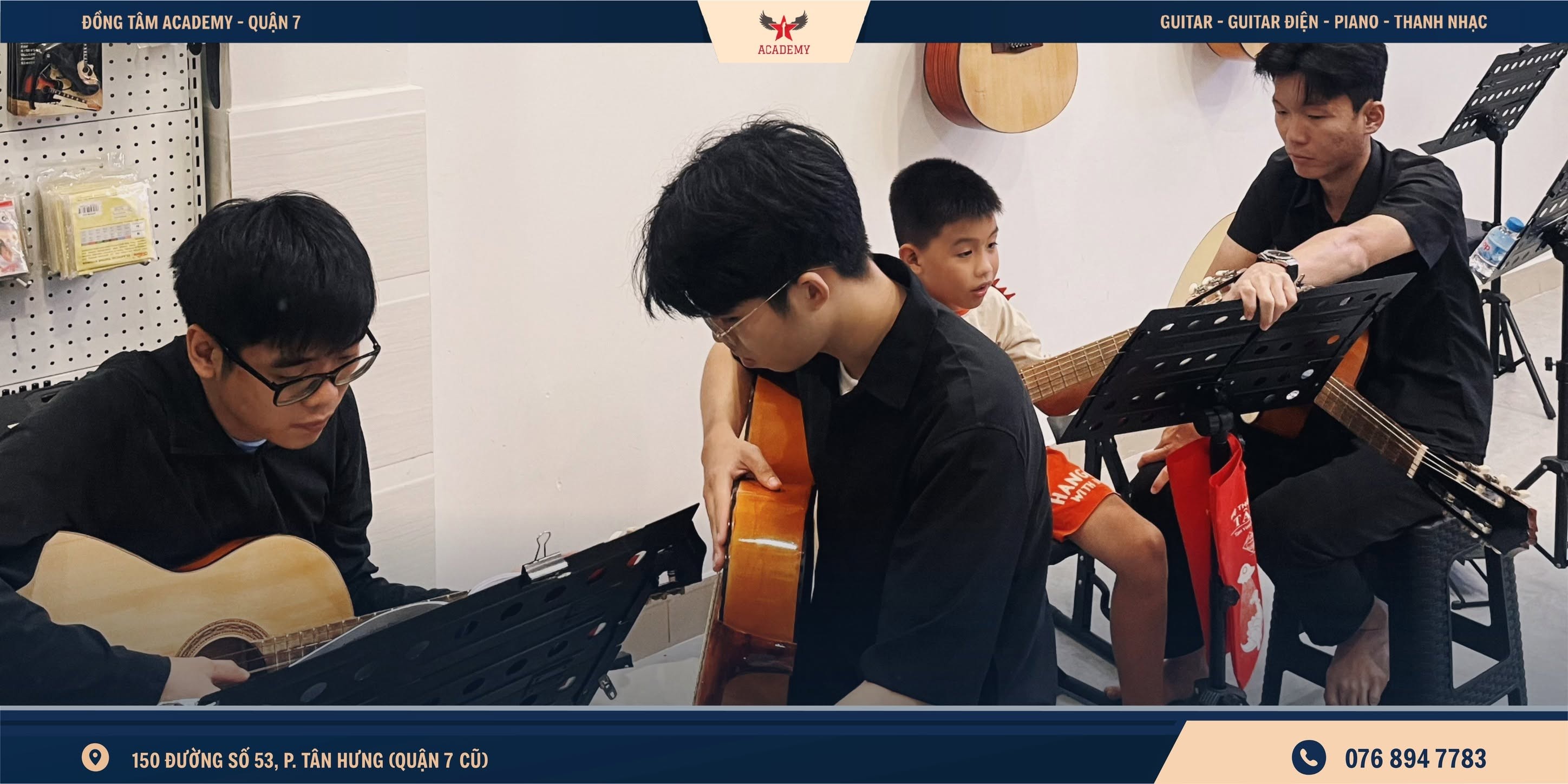 hoc-dan-guitar-quan-tan-phu-cho-tre-em-lam-quen-voi-am-nhac