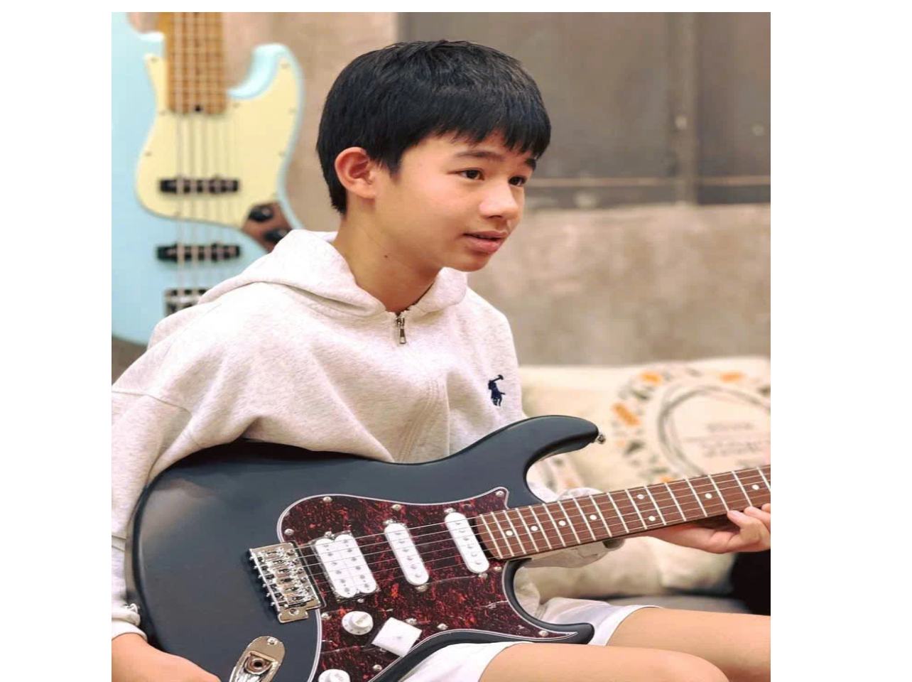 hoc-guitar-dien-phu-nhuan