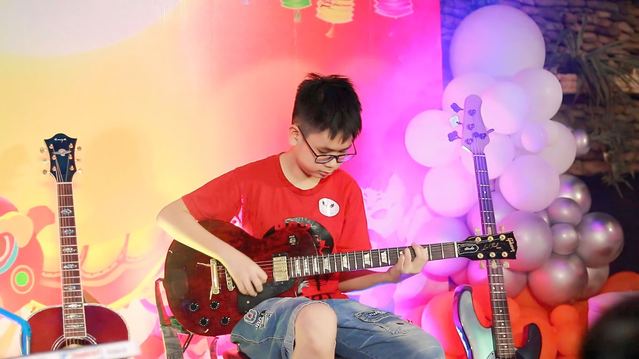 hoc-guitar-dien-phu-nhuan