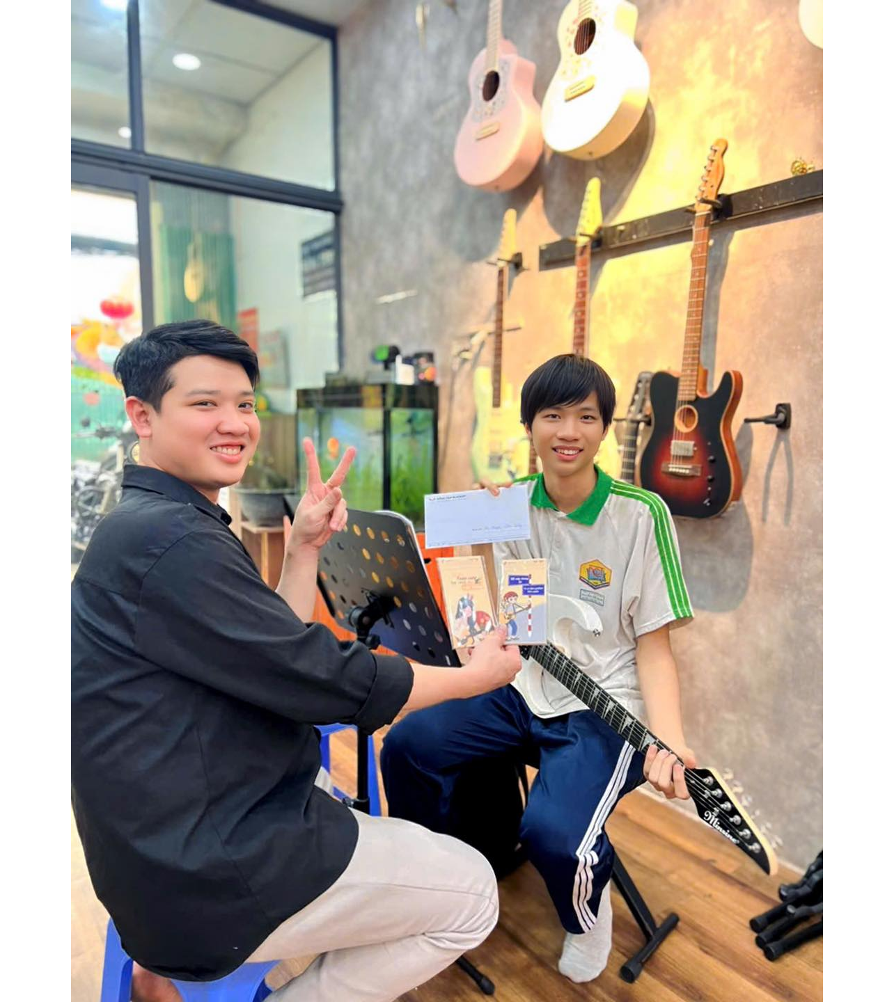 hoc-guitar-dien-phu-nhuan