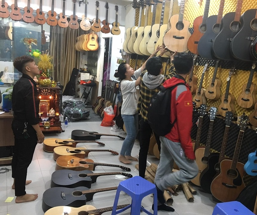 sua-dan-guitar-o-tuy-hoa-dak-lak-xu-ly-loi