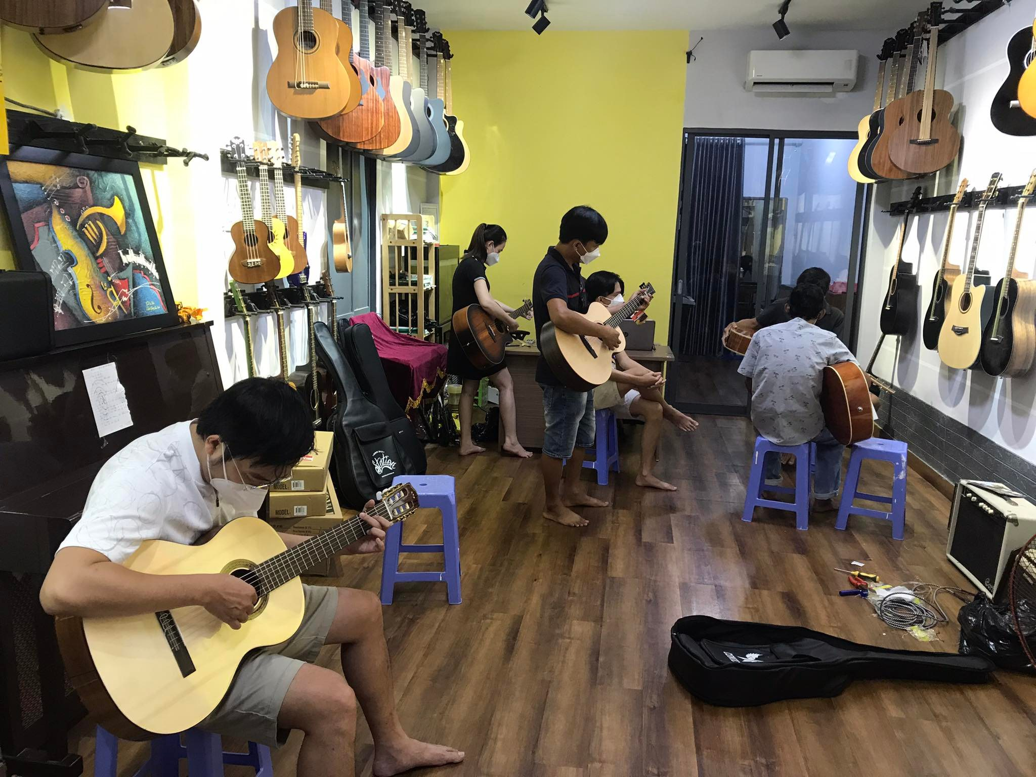 mua-guitar-nhat-tai-tuy-hoa-dak-lak