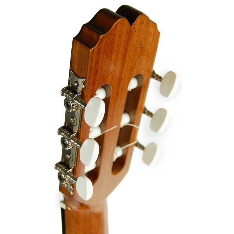 dan-guitar-classic-admira-juanita-khoa-dan