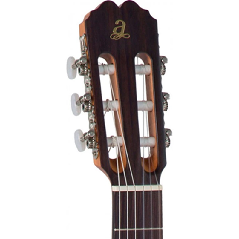 dan-guitar-classic-admira-irene-khoa-dan