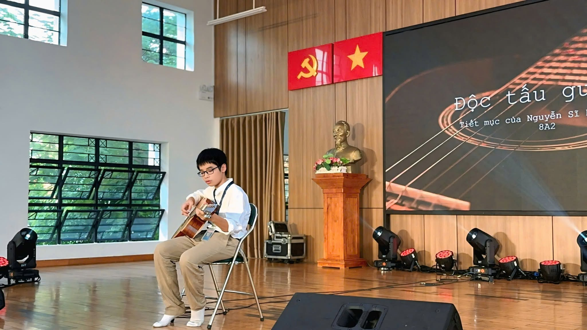 hoc-guitar-tan-binh-voi-lop-hoc-nang-cao-ky-nang-bieu-dien
