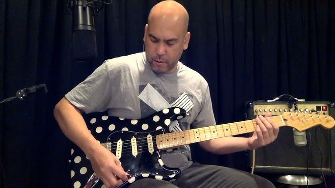 dan-guitar-dien-fender-artist-buddy-guy-standard-stratocaster-sss-maple-fingerboard-polka-dot-finish-phu-hop-voi-ai
