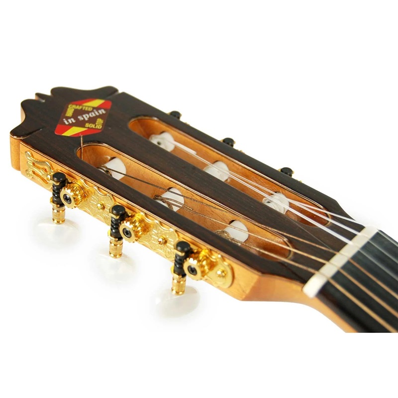 dan-guitar-classic-admira-soledad-khoa-dan