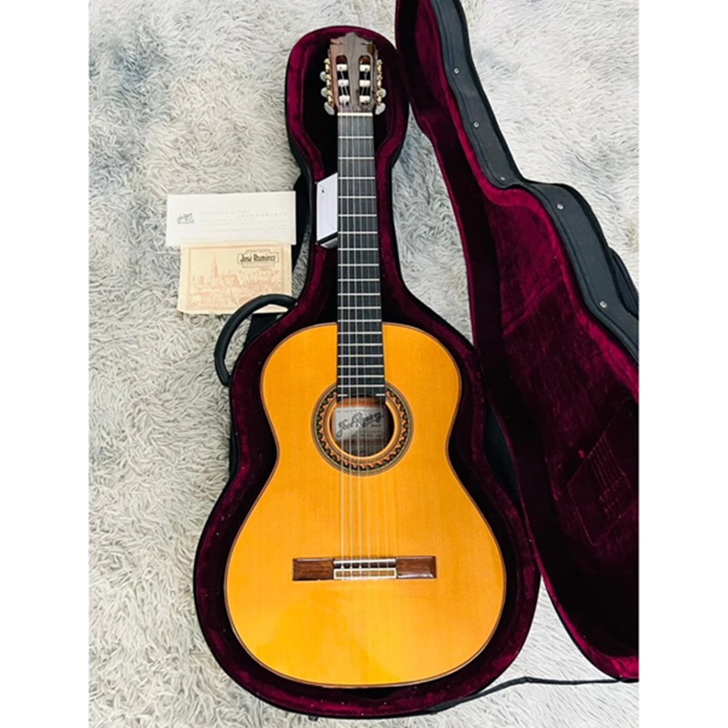dan-guitar-classic-jose-ramirez-3nae-studio-cedar