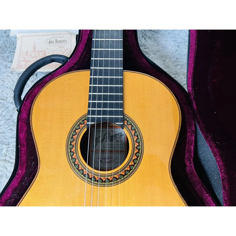 dan-guitar-classic-jose-ramirez-3nae-studio-cedar-2009-mat-top