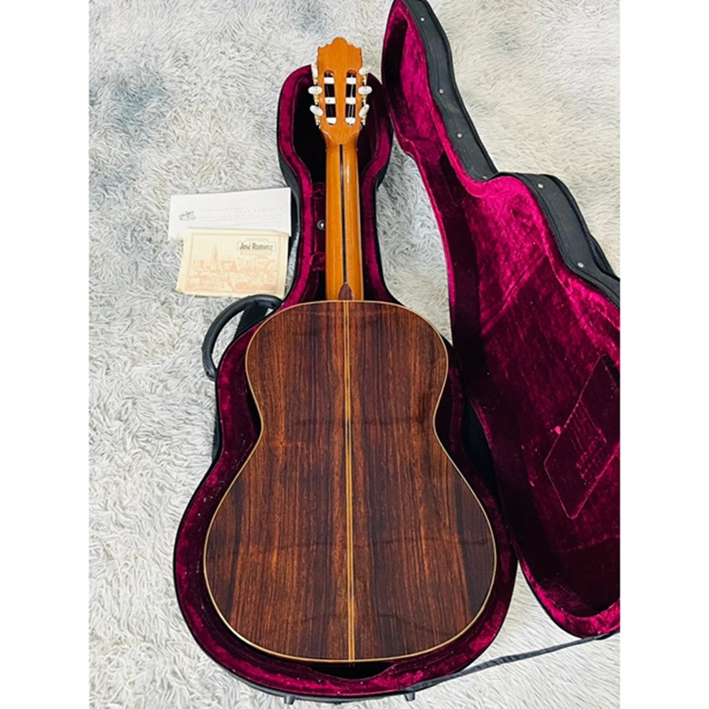 dan-guitar-classic-jose-ramirez-3nae-studio-cedar-2009-mat-lung-va-hong