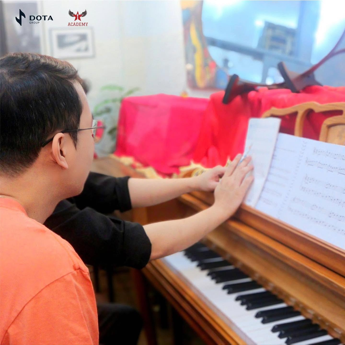 bao-nhieu-tuoi-nen-bat-dau-hoc-piano-tan-binh