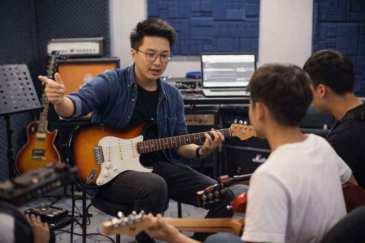 cua-hang-guitar-dien-tay-thanh